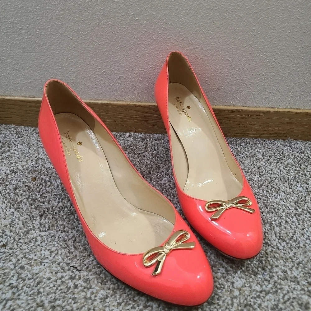 Kate Spade Catia Geranium Salmon Coral Patent Bow Barbiecore Heels Pumps